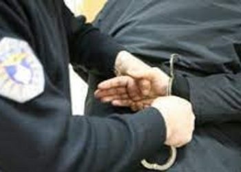 Rrahu gruan dhe vajzën, i dehuri arrestohet nga policia