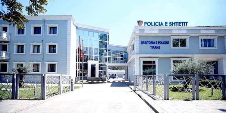 Tiranë, vdesin 2 të moshuar, ranë nga lartësia