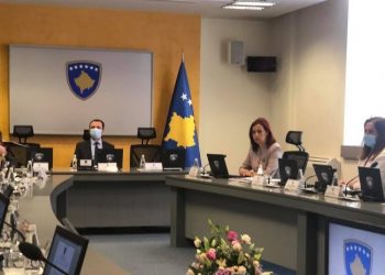 Qeveria ndanë 2 milionë euro për bursa për studentë dhe aftësim të të rinjëve