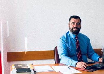 Paditet kryetari i Këshillit Kombëtare Shqiptar në Serbi, shkak vendosja e flamurit në seli