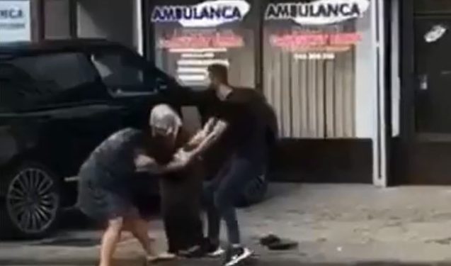 Rrahet brutalisht një vajzë në mes të rrugës, arrestohen 2 persona në Pejë