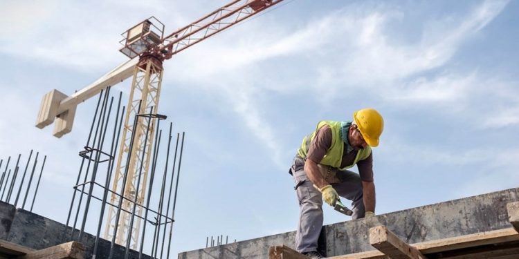 Punonte në ndërtim, një person në Graçanicë bie nga 10 metra lartësi