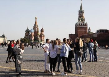 Rusia vazhdon propagandën: Perëndimi në rrëzim, Rusia në ngjitje