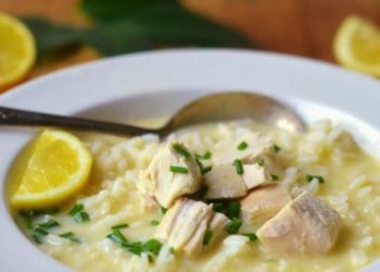 Supë me oriz dhe mish pule