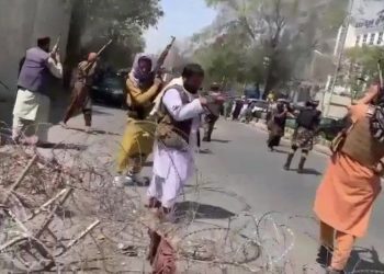 Talebanët qëllojnë me armë në protestën e madhe në Kabul