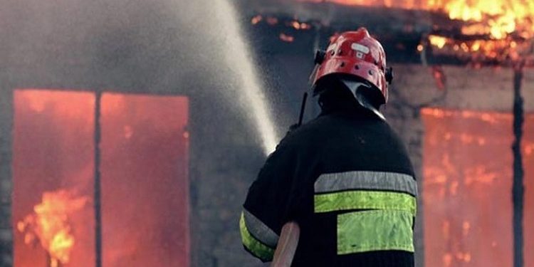 Përfshihet nga zjarri një barnatore në Prishtinë
