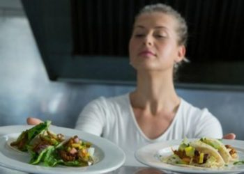 Merrni erë e ushqimit për 2 minuta: Vetëm shikoni se çfarë ju ndodh!