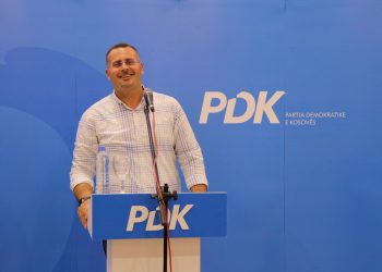 Bashkëshortja e Ademajt: Astrit në vend se të votonim bashkë, hodhem lule mbi varrin tënd