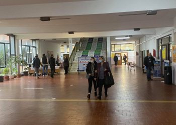 Mbi 7000 votues në “Ismail Qemali”, po respektohen masat anti-Covid