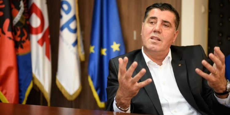 Lutfi Haziri merr përkrahje masive në zgjedhjet lokale nga serbët e Gjilanit
