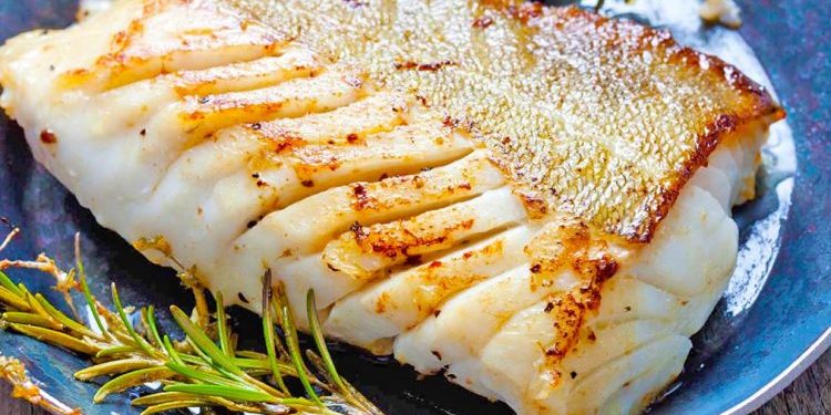 3 mënyra për t’i shpëtuar halës së peshkut nëse ju mbetë në fyt