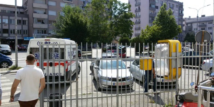 Gruaja nga Gjakova rrëfen dhunën nga burri dhe ikjen nga shtëpia