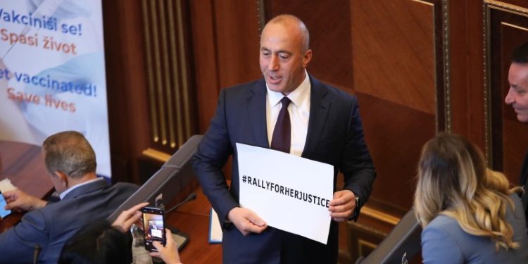 Haradinaj në mbështetje të nismës së Vasfije Krasniqit për viktimat e dhunës seksuale