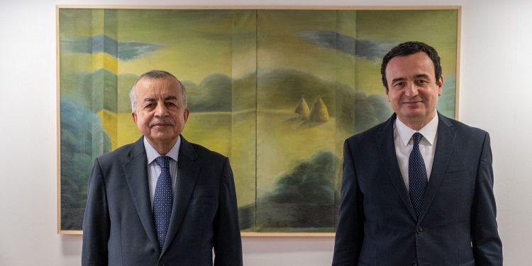 Shefi i UNMIK pret në takim Kurtin, flasin për forcimin e rendit dhe ligjit