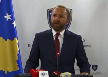 Abelard Tahiri kërkon dorëheqjen e Avokatit të Popullit, e quan avokat të Vjosa Osmanit