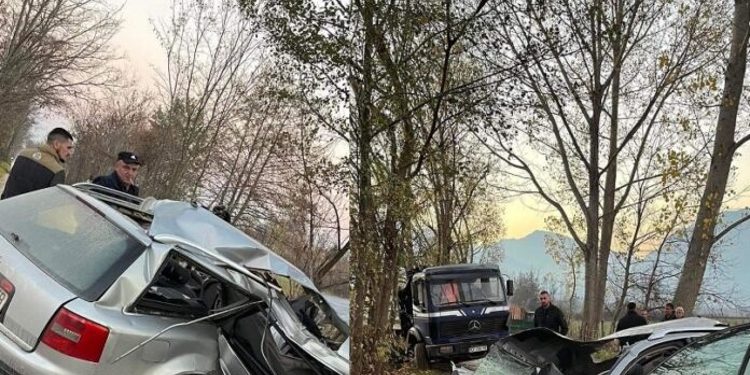Aksident i tmerrshëm në Deçan mes një veture dhe një kamioni