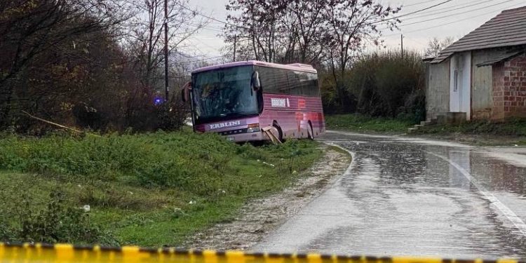 Largohet autobusi nga vendi i ngjarjes tragjike në Deçan