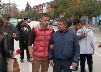 Babai i Mateos: Më mirë të isha futur bashk me të në dhe