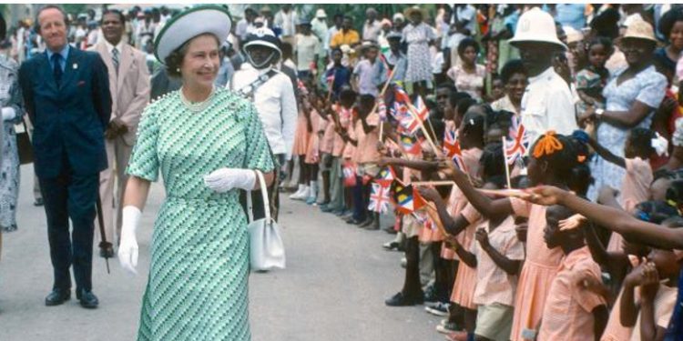 Kjo është Republika më e re, Barbados feston largimin e mbretëreshës së Britanisë