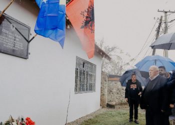 Në Deçan zbulohet pllaka përkujtimore për Cenë Smajl Zukaj