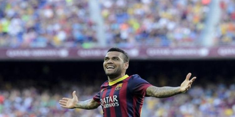Dani Alves rikthehet në Barcelonë me insistimin e Xavi-t