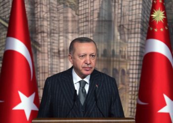 Shkarkohen 9 konsuj, kritikuan politikën e qeverisë së Erdogan