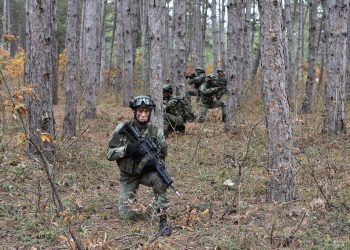 Pjesëtarët e FSK-së trajnohen në përvetësimin e taktikave luftarake “Komando dhe Bjeshkatari”