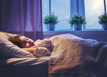 Në cilën moshë fëmija duhet të eleminojë gjumin e drekës?