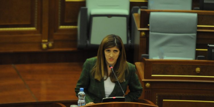 Ganimete Musliu e ‘’mërzitur’’ me mungesën e Haki Abazit në Kuvend