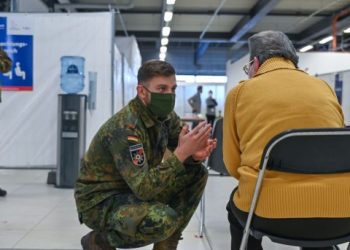 Gjermania po përgatit 12 mijë ushtarë për të ofruar testime dhe vaksinime në spitale