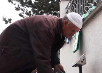 72 vjeçari nga Deçani del çdo ditë në tregjet e Kosovës për të shitur produkte