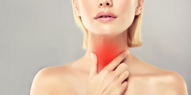 Hipotiroidizmi – Shenjat dalluese dhe ushqimet më të mira që ju duhen