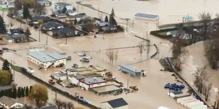 Kanada, mijëra njerëz të evakuuar shkaku i përmbytjeve nga shirat