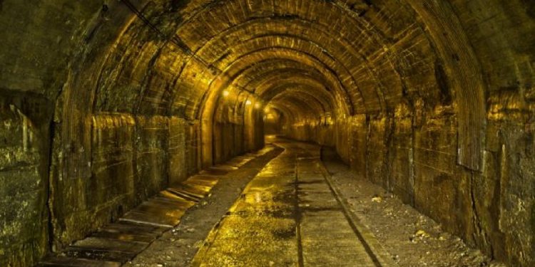 Gjendet një i mbijetuar në aksidentin e minierës së Siberisë