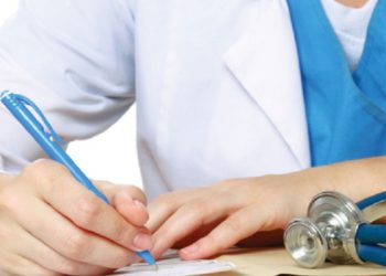 Protesta e mantelbardhëve, paralajmërojnë edhe grevë nëse nuk plotësohet kërkesa e tyre