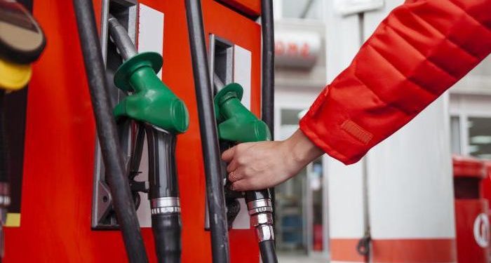 Benzina dhe nafta nuk mund të qëndrojnë gjatë në rezervuar