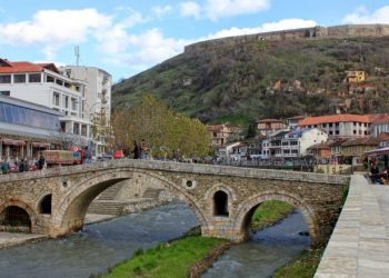 Një person e theri me thikë kamarierin pasi refuzoi t’i shërbente birrë në Prizren