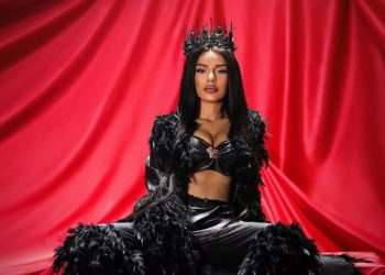 Tayna suprizon me këngën “Heroinat” për Ditën e Flamurit