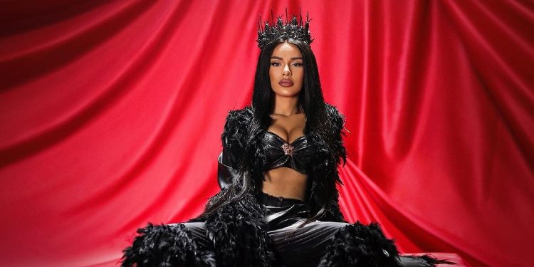 Tayna suprizon me këngën “Heroinat” për Ditën e Flamurit