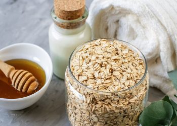 Maskë me tërshërë për një lëkurë të butë dhe pa akne