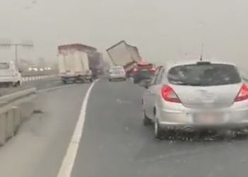 Stuhitë e fuqishme në Turqi, disa persona janë lënduar