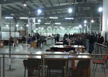 Fillon numërimi i votave me kusht dhe i atyre të personave me nevoja të veçanta