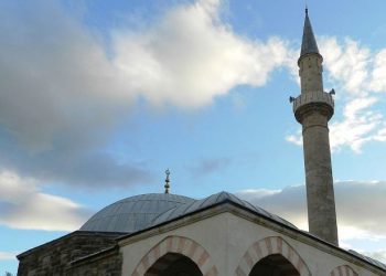 Vjedhje në një xhami në Podujevë