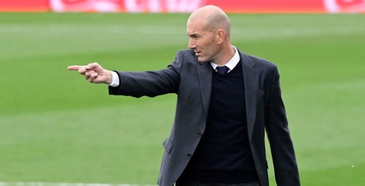 A do ta drejtoj Zinedine Zidane Manchester Unitedin?!