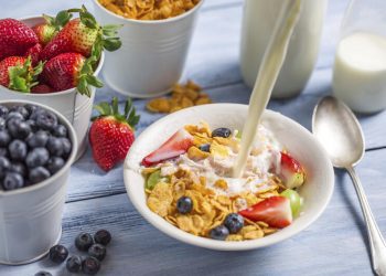 Pse qumështi nuk duhet kombinuar me fruta?