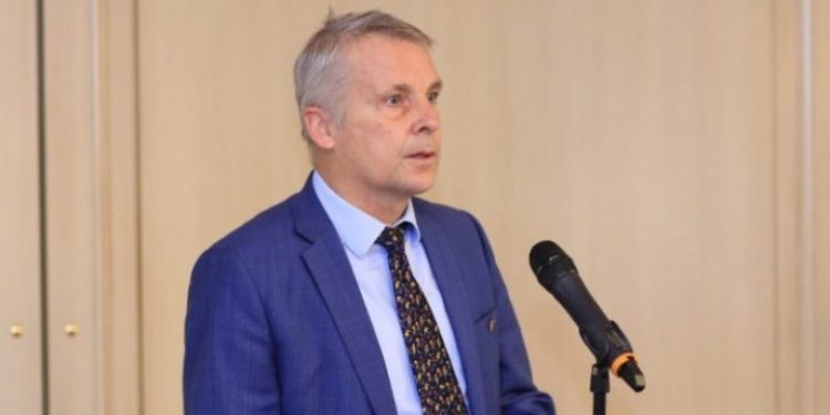 Jorn Rohde: I tronditur nga ky sulm i dhunshëm në autobusin e nxënësve