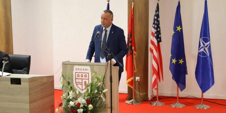 Bashkim Ramosaj betohet se do të punoj pë Deçanin