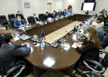 Kryeministri Kurti vizitoi sektorin kundër dhunës në familje në Policinë e Kosovës