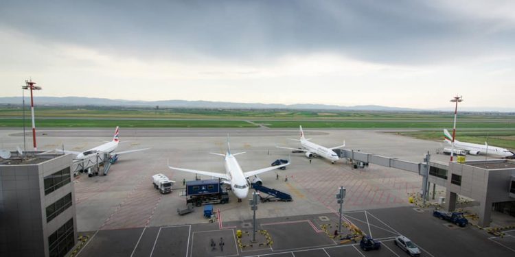 Pritet të bëhet zgjerimi i pistës në Aeroportin “Adem Jashari”