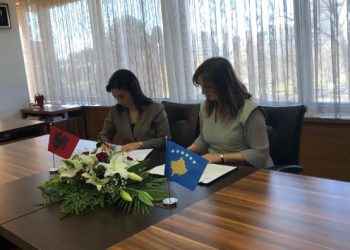 Kosova e Shqipëria nënshkruajnë marrëveshje për abetare të përbashkët